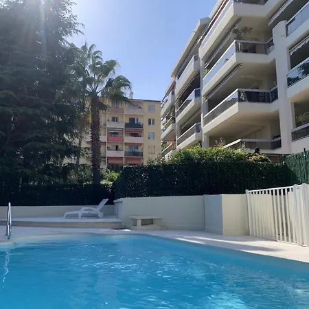 Beau Avec Piscine Apartment